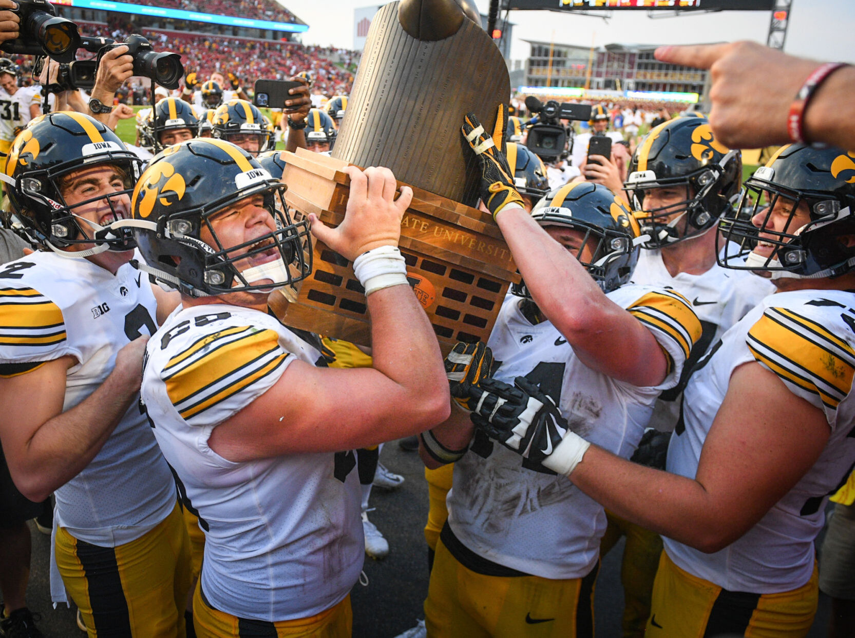091121-qc-spt-iowa-isu-fball-014